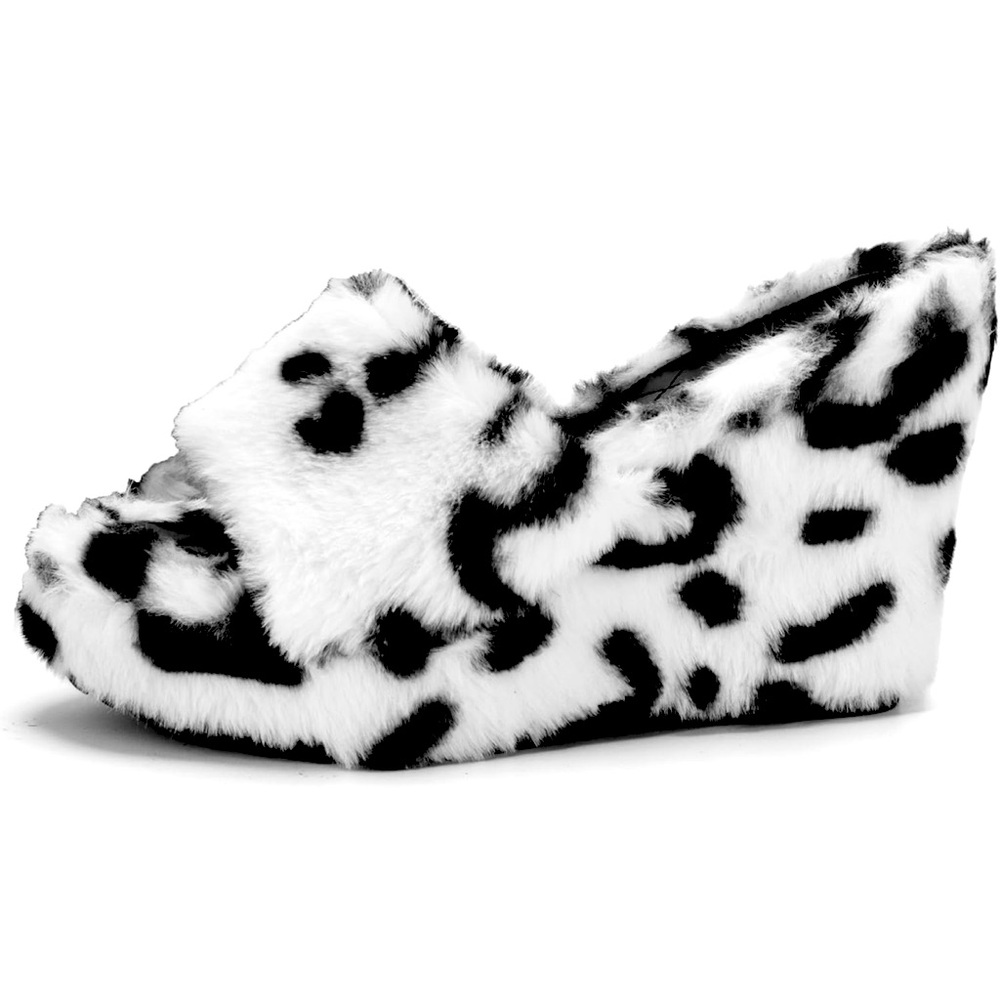 Adorable fuzzy platform slipper sandal